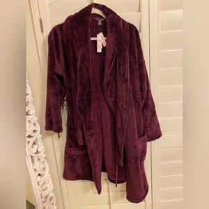 VICTORIA'S SECRET
Short Cozy Robe